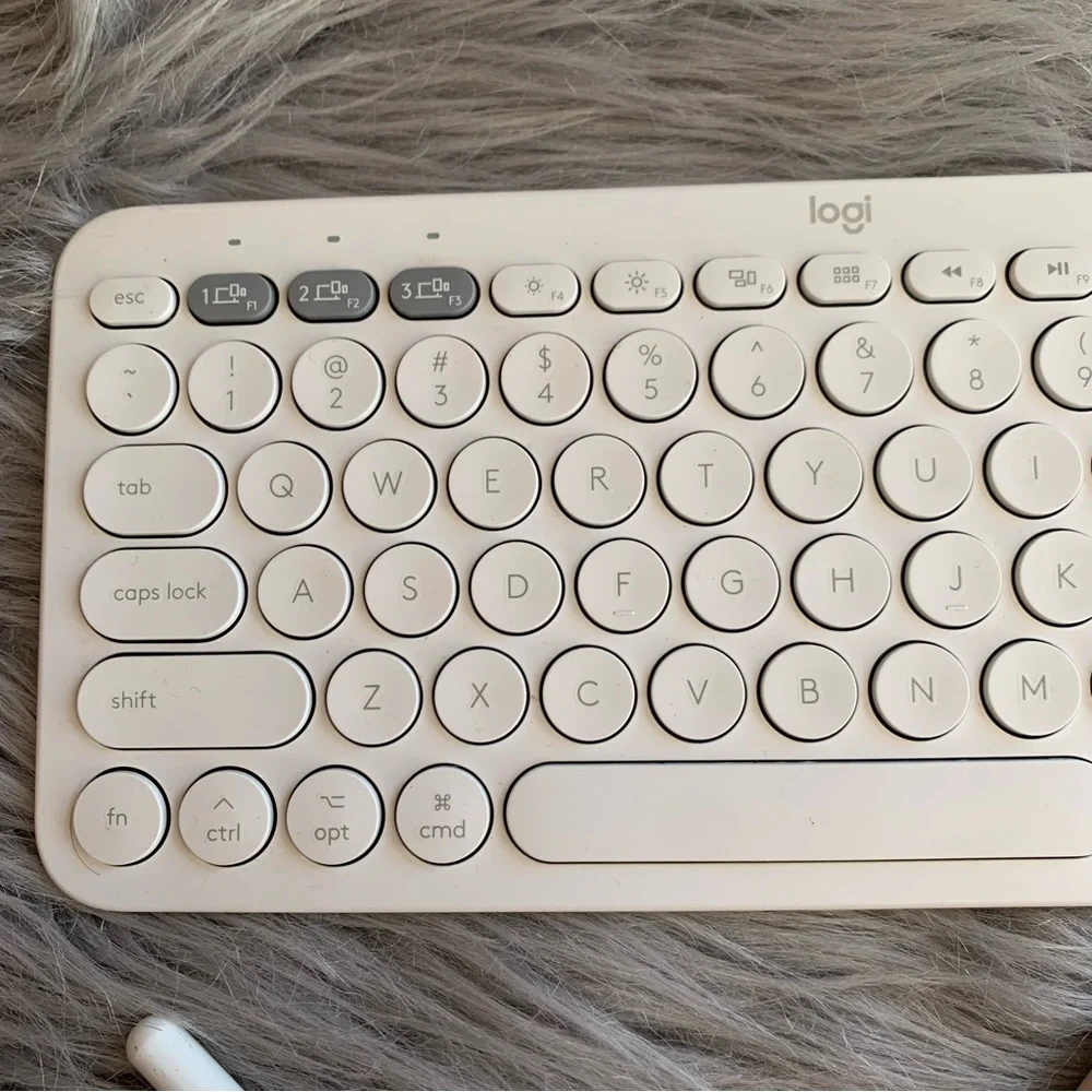 Logitech K380 Multi-Device Bluetooth keyboard with Pebble M350 wireless mouse